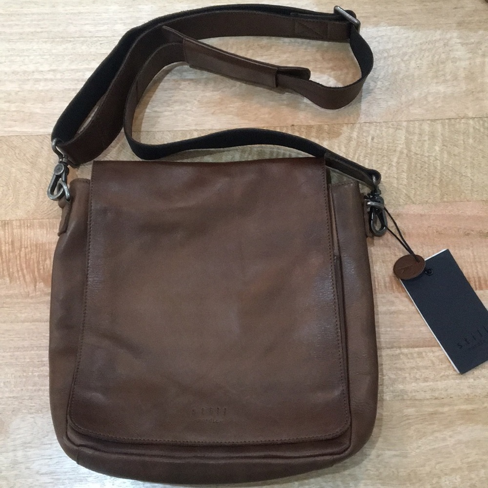 Frill Small Messenger Bag